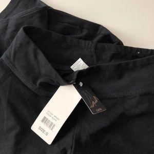 Sofra Pants - Sofra Capri Bold Moves Leggings in Black NWT Sofra Pants - Sofra Capri Bold Moves Leggings in Black NWT